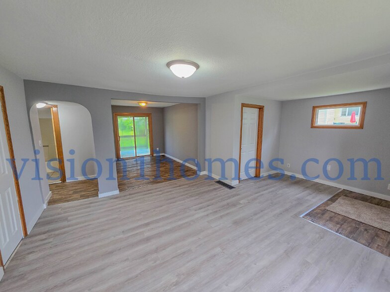 Building Photo - 402 N Nixon Ave