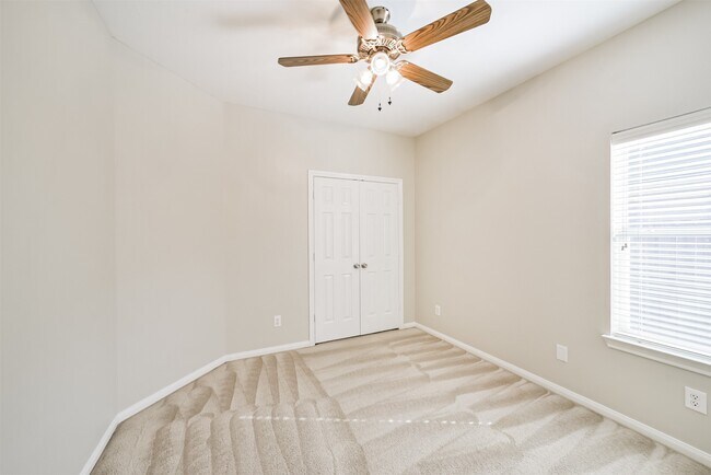 Building Photo - 22015 Falvel Dr