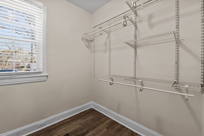 Building Photo - Spacious 1 Bedroom Duplex in Trinity Park, blocks from Duke! - Renovated & Pet Friendly