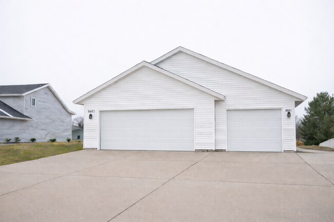 Building Photo - Moline Duplex