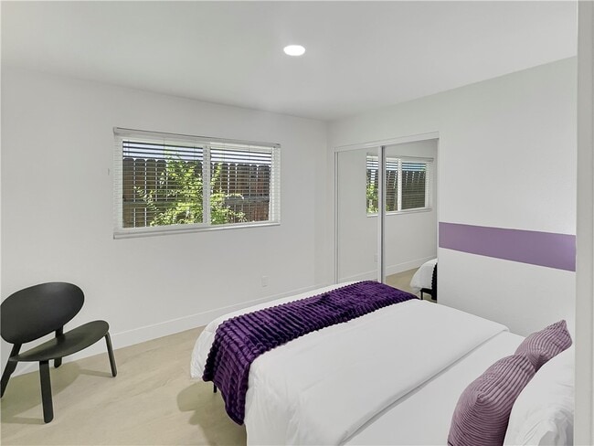 Building Photo - 54905 Avenida Diaz