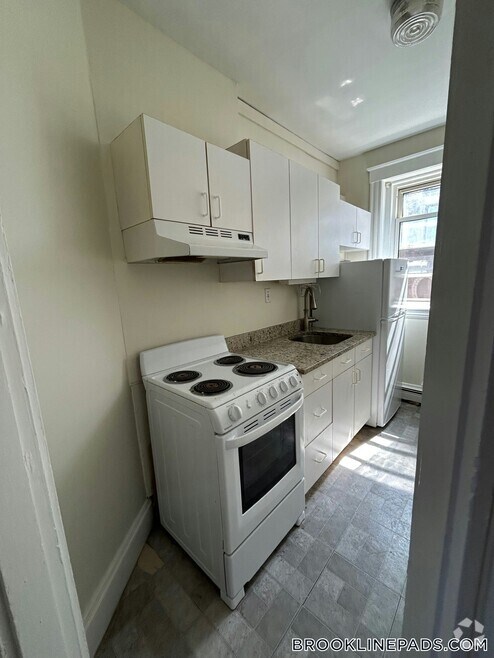 Building Photo - 208 Winthrop Rd
