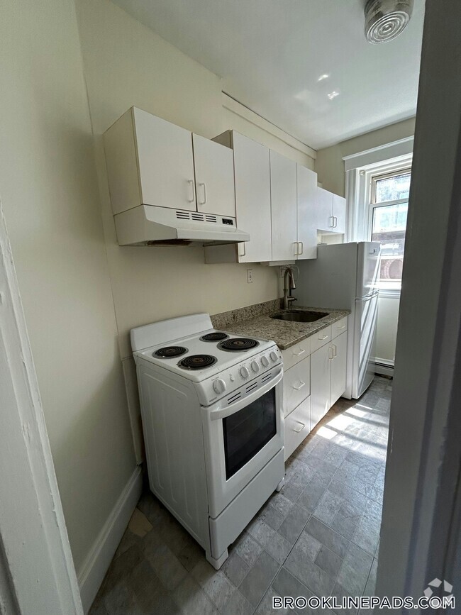 Building Photo - 208 Winthrop Rd