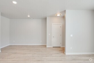 Building Photo - Gorgeous Townhome available!