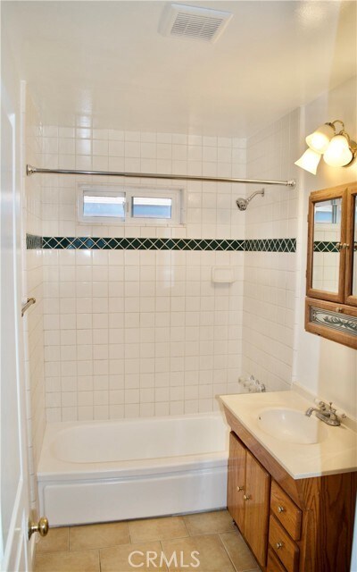 Building Photo - 2528 W Flower Ave