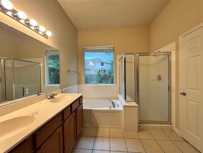 Building Photo - 315 Sendero Ln
