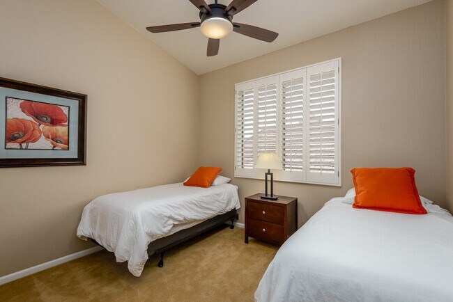 Building Photo - 6417 E Marilyn Rd