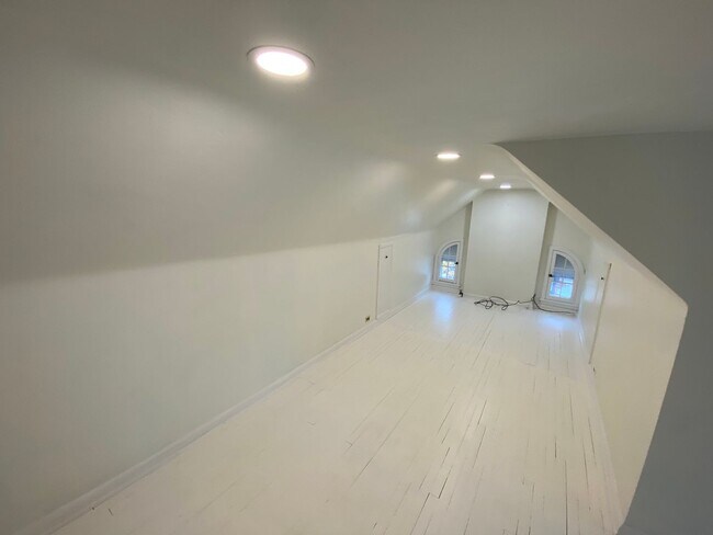 Building Photo - 2975 Claremont Rd