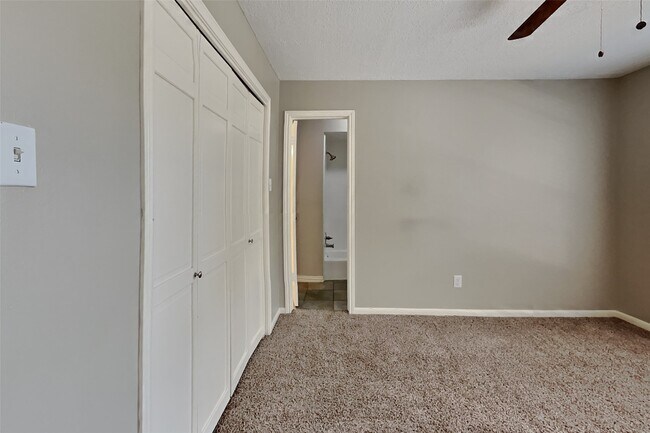 Building Photo - 8427 Burwood Park Dr