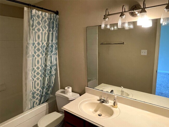 Building Photo - 29618 Evergreen Hills Dr