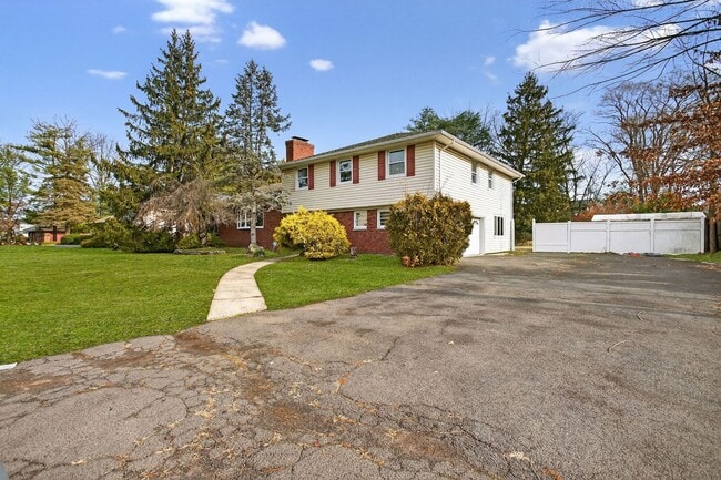 Building Photo - 352 Rahways Rd