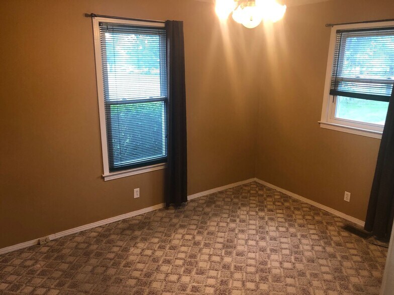 Building Photo - 1305 Raden Dr