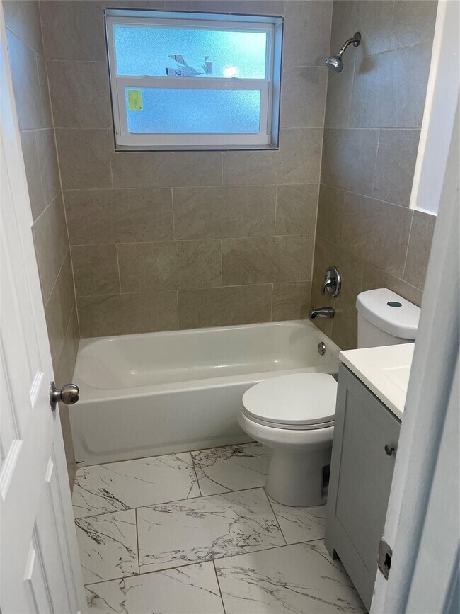 Building Photo - 361 NE 30th St