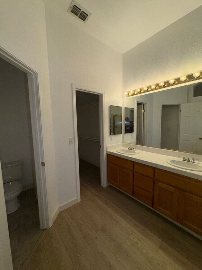 Building Photo - Ready For YOU!