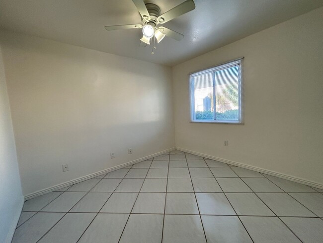 Building Photo - GATED COMMUNITY, 2 BEDROOM 1 BATH