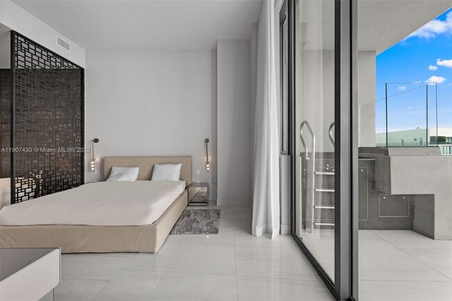 Building Photo - 480 NE 31st St