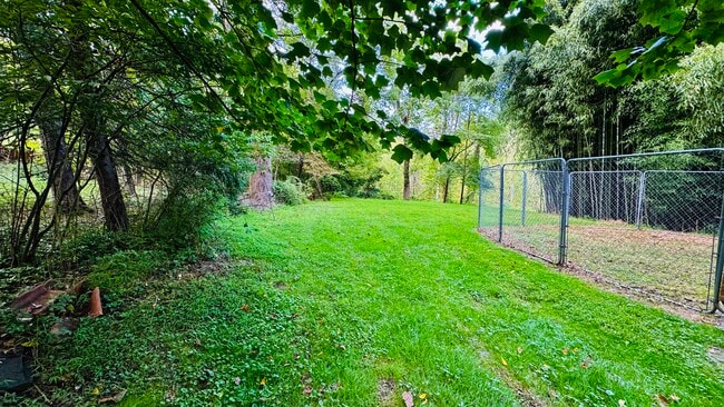 Building Photo - 96 Old Pascack Rd