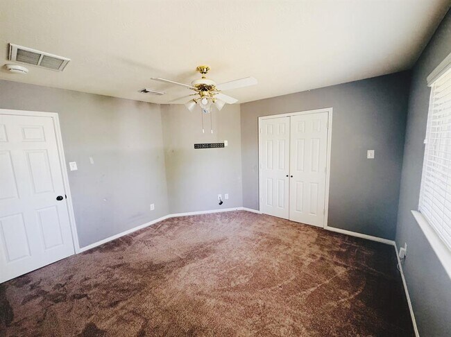 Building Photo - 25915 Drybrook Rd