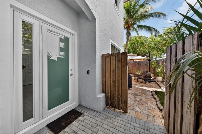 Building Photo - South Florida Excellent Rental - 1 month FREE!!!