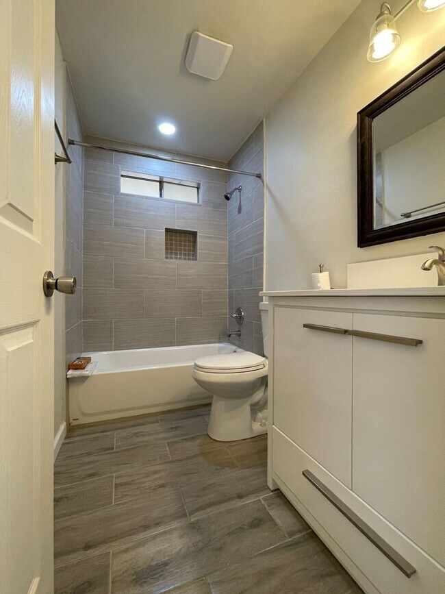 Building Photo - WELCOME HOME TO BULLARD’S BEST-KEPT SECRET!