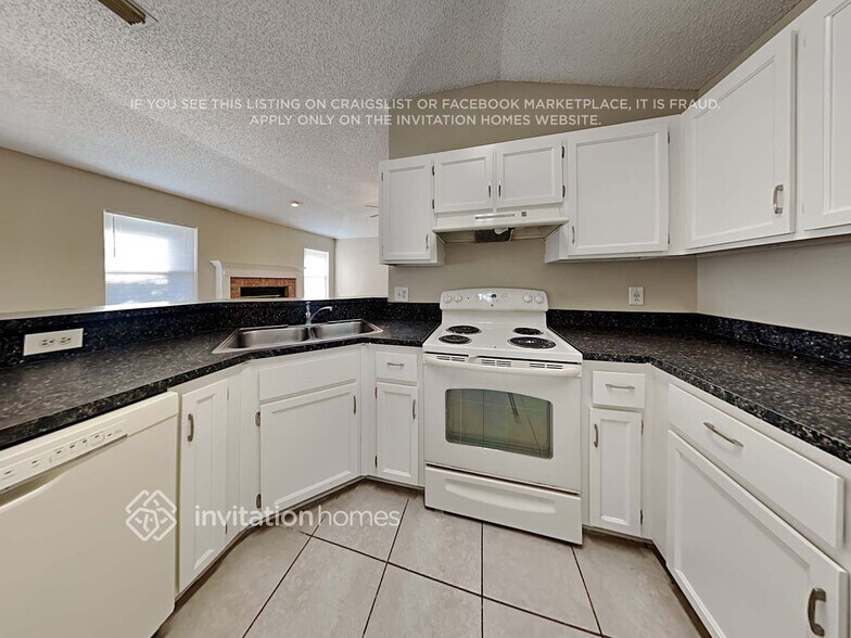 Building Photo - 3405 Charmont Dr