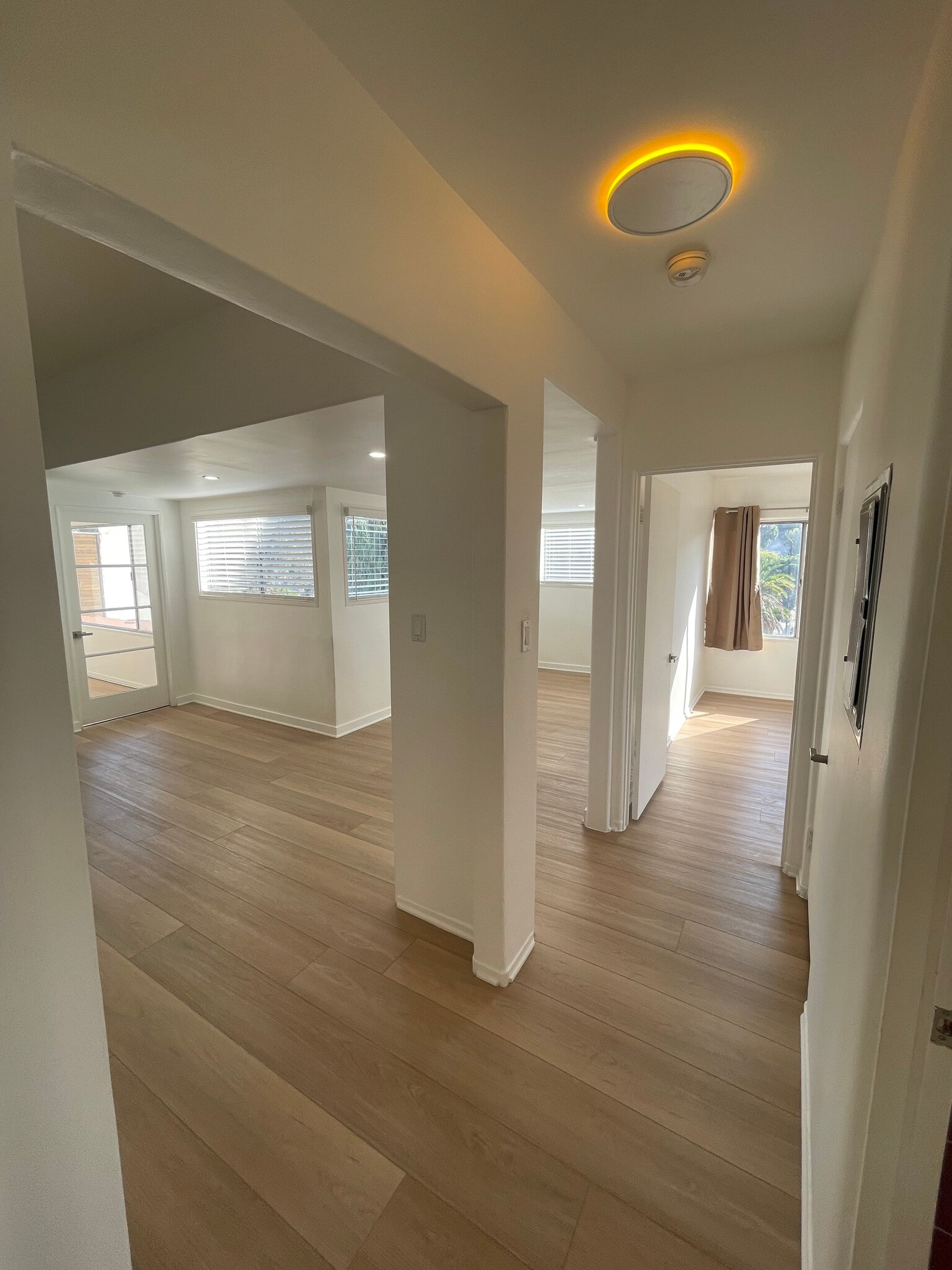 Building Photo - 3043 Hollycrest Dr