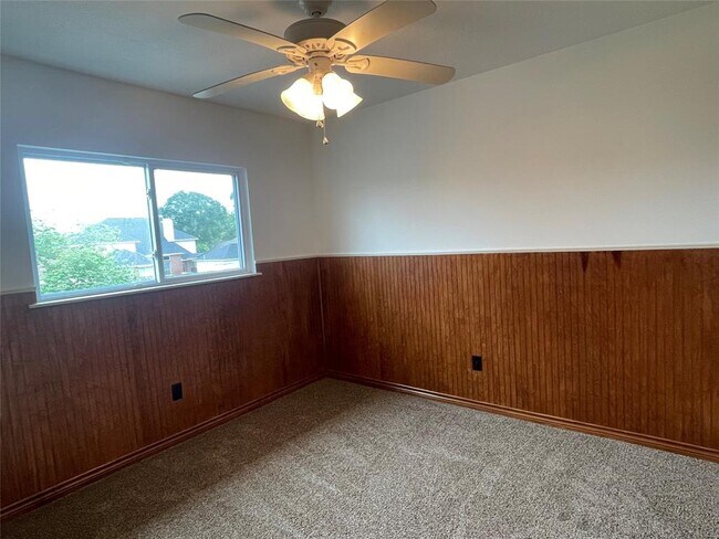 Building Photo - 2528 Sawyer Dr