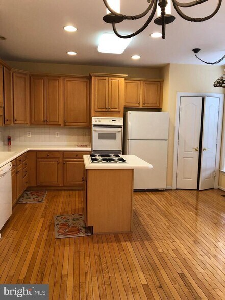 Building Photo - 8077 Sebon Dr