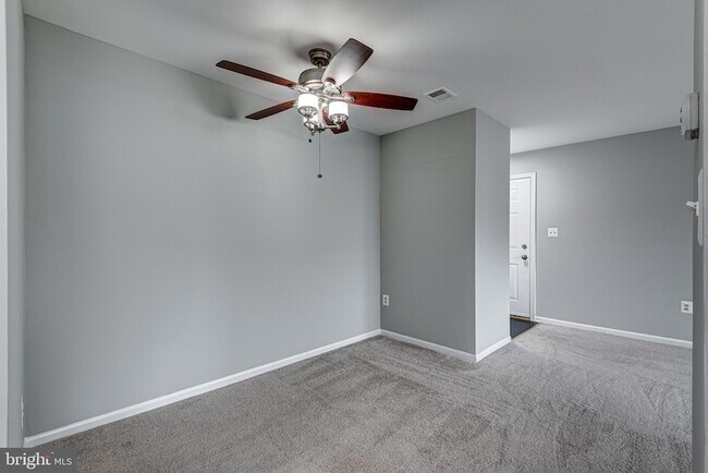 Building Photo - 9569 Coggs Bill Dr