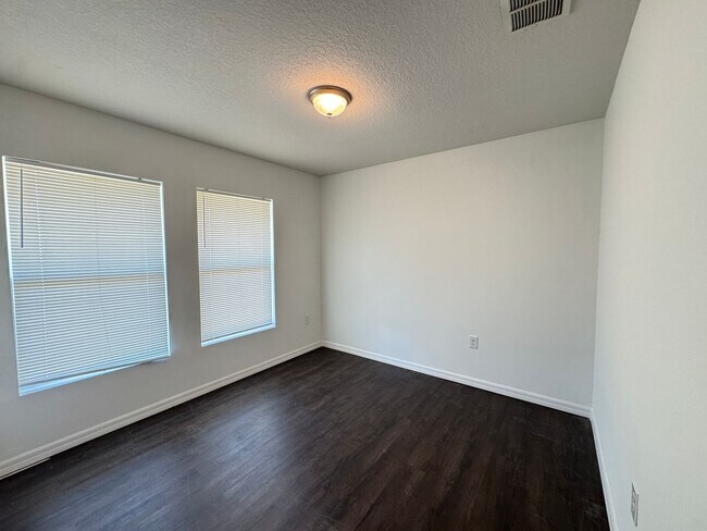 Building Photo - BEAUTIFUL, 4 bedroom, 2 bathroom Home in Poinciana!! Cable & Internet Included with Rent!!