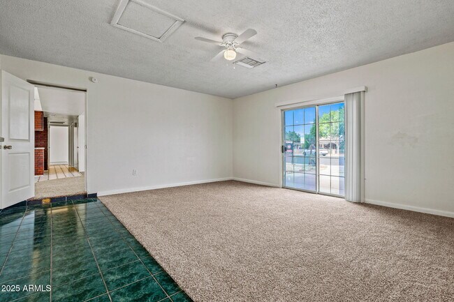 Building Photo - 13 E Desert Dr