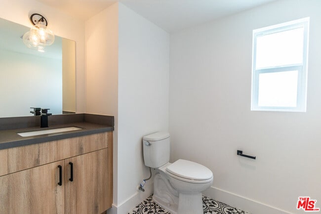 Building Photo - 4295 1/2 Tujunga Ave