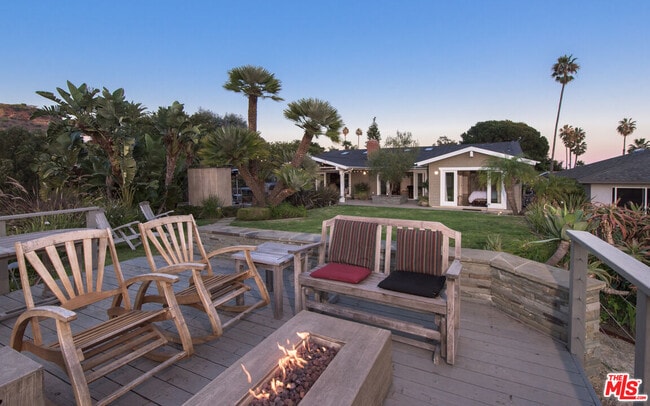 Building Photo - 843 Enchanted Way