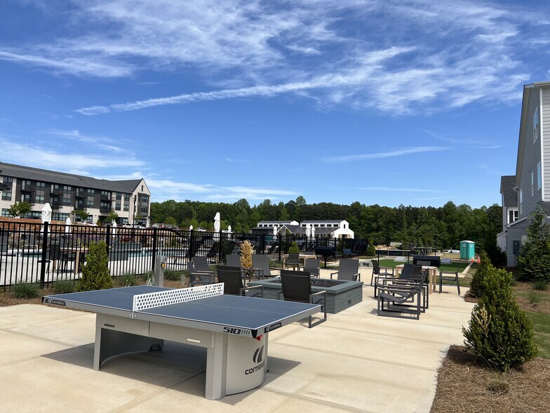 Building Photo - 1245 Willowcrest Way