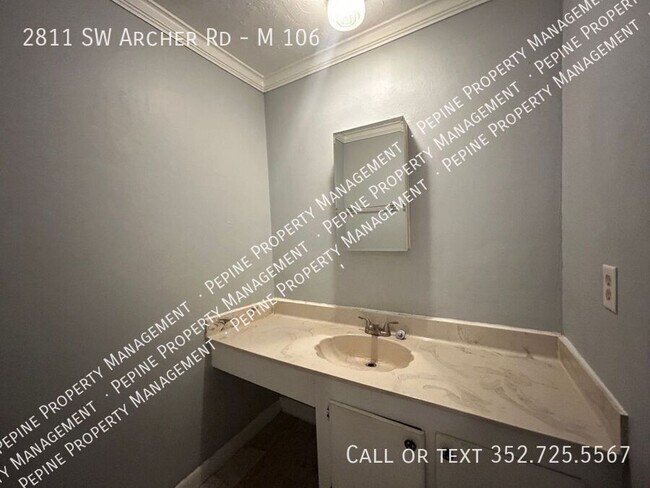 Building Photo - 2811 SW Archer Rd