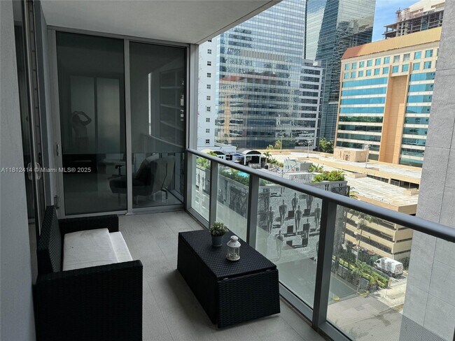 Building Photo - 1300 Brickell Bay Dr