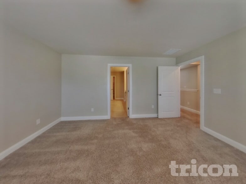 Building Photo - 1331 Carriage Park Dr