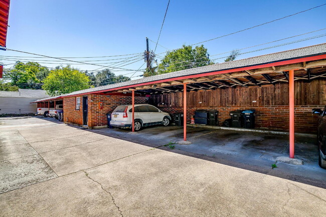 Building Photo - Historic 2 bed, 1 bath Apartment in Covete...