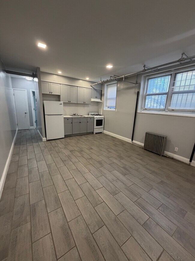 Building Photo - 68 Elmwood Ave