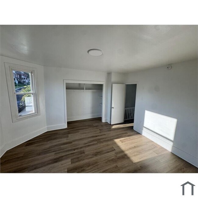 Building Photo - 108 S 8th Ave