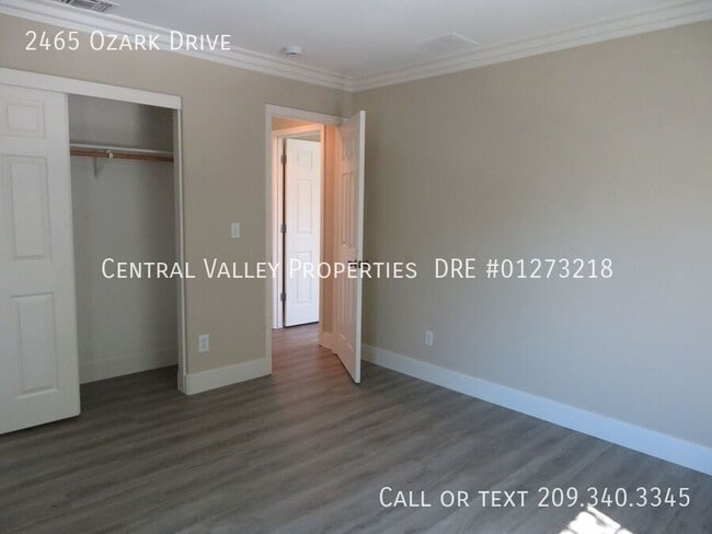 Building Photo - 2465 Ozark Dr