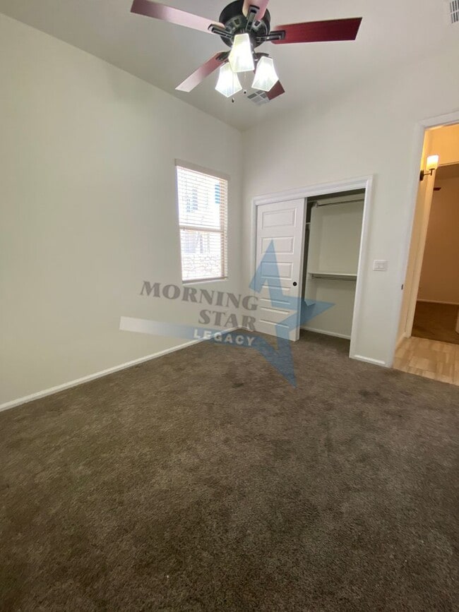 Building Photo - Stunning 4 bedroom, 2.5 bath house - 3 car...