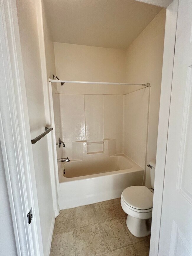 Building Photo - 712 Meadow Grove Ct