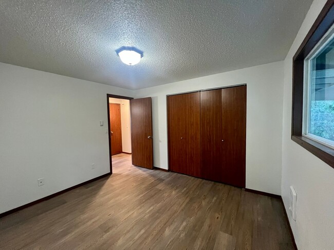Building Photo - Fully Remodeled 2 BD - Water Included