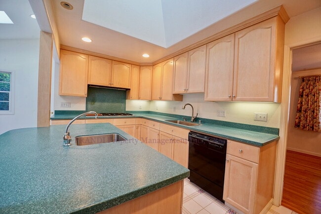 Building Photo - Loma Verde Home with Spacious Backyard, Great Neighborhood!