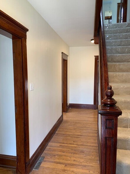 Entry Hallway - 23 W Franklin Ave