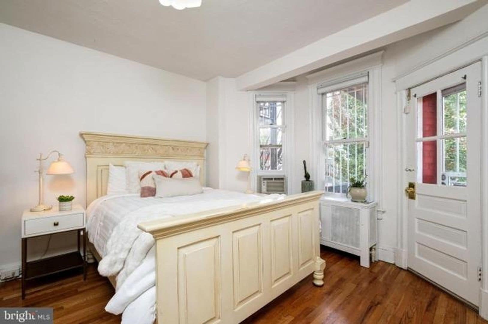 Building Photo - 1869 Mintwood Pl NW