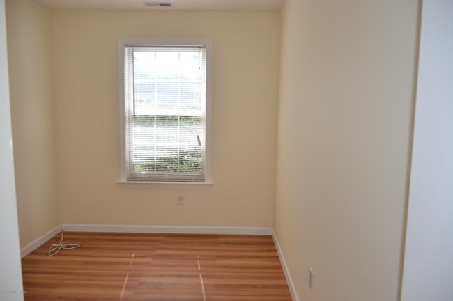 Building Photo - 997 Tarragon Ct