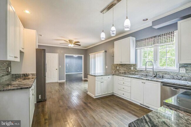 Building Photo - 3003 Mediterranean Dr