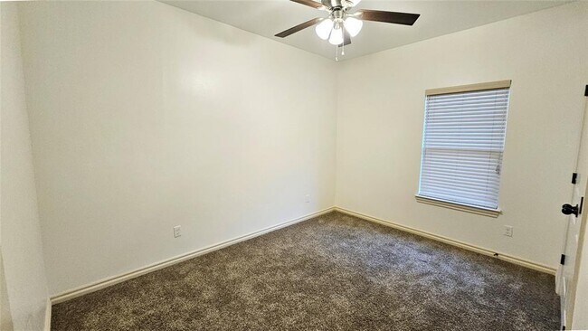 Building Photo - 1801 Savannah Ln